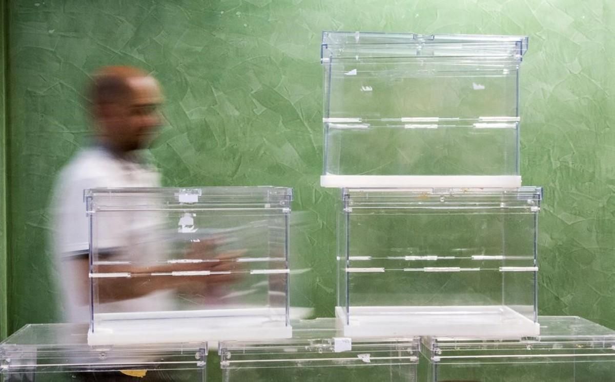 Urnas para ser utilizadas en las elecciones municipales de mayo del 2015. Urnas para ser utilizadas en las elecciones municipales de mayo del 2015.
