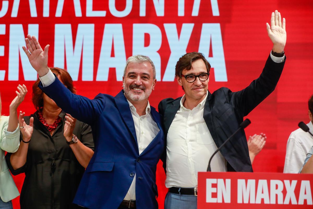 El alcaldable del PSC por Barcelona, Jaume Collboni, y el líder del partido, Salvador Illa, este domingo.