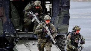 Alemanya sacrifica els seus principis amb el rearmament