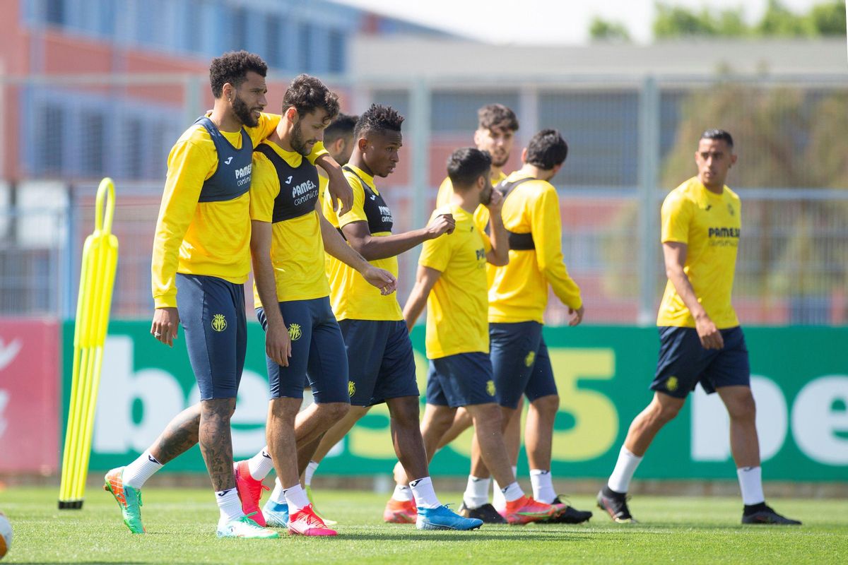 El Villarreal, en el último entrenamiento antes de viajar a Londres. El Villarreal, en el último entrenamiento antes de viajar a Londres.