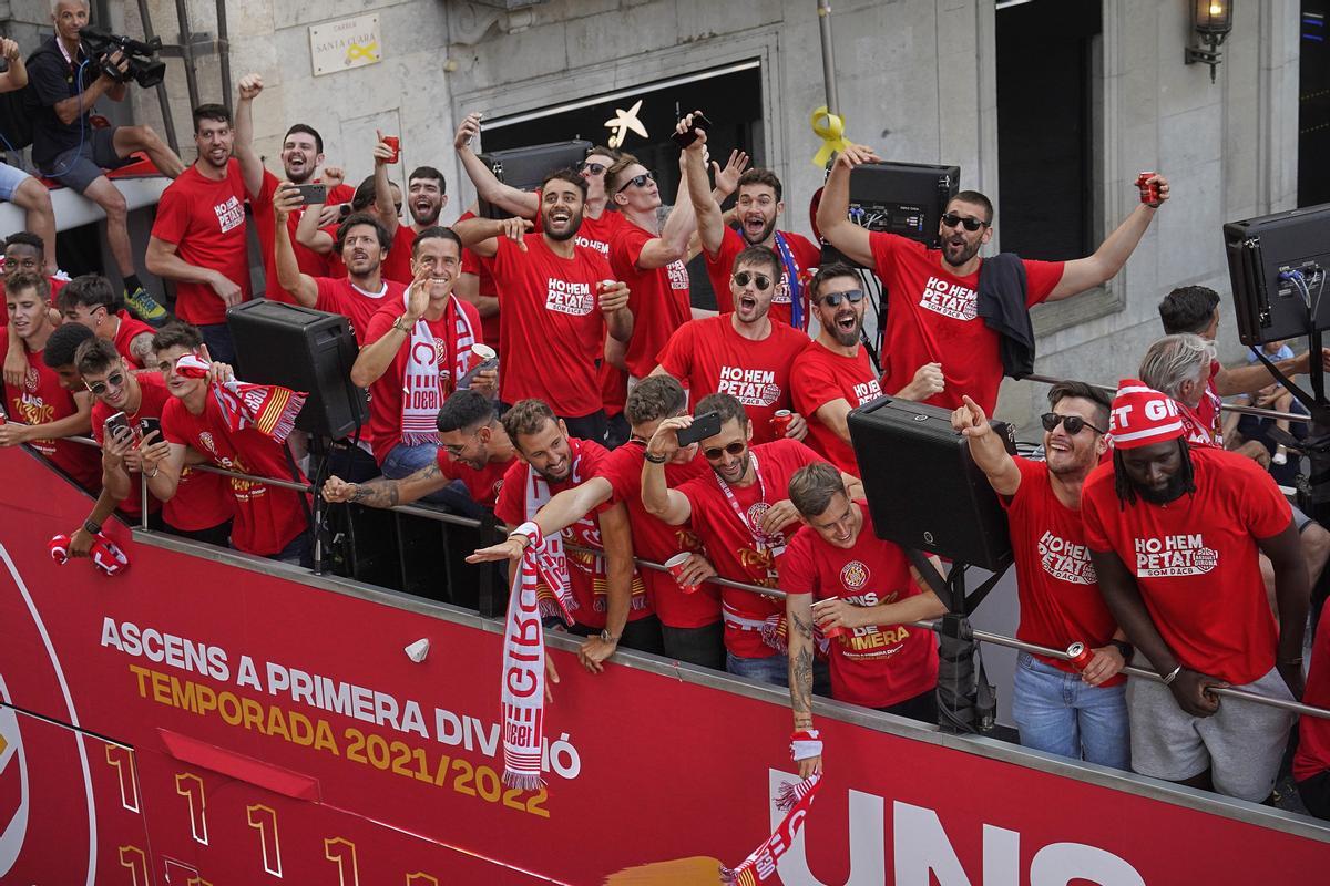 El Girona liquida totes les malediccions i torna a Primera