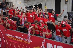 El Girona liquida todas las maldiciones y vuelve a Primera