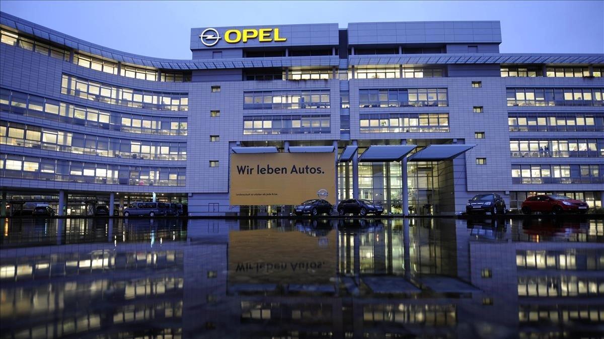 La policia escorcolla les oficines d'Opel a Alemanya