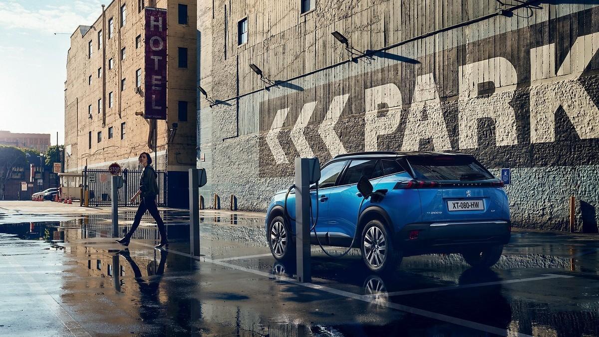 Peugeot solo venderá coches eléctricos en Europa en 2030