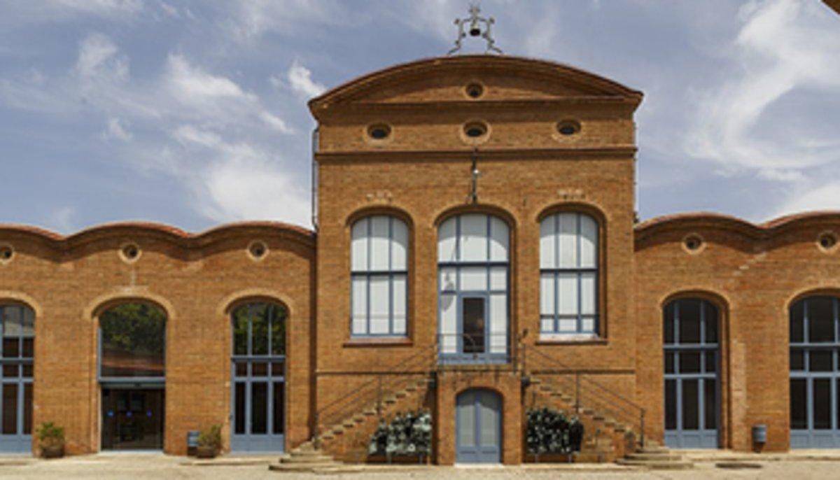 Fachada del Museo Nacional de la Ciencia y de la Técnica de Catalunya en Terrassa. Fachada del Museo Nacional de la Ciencia y de la Técnica de Catalunya en Terrassa.