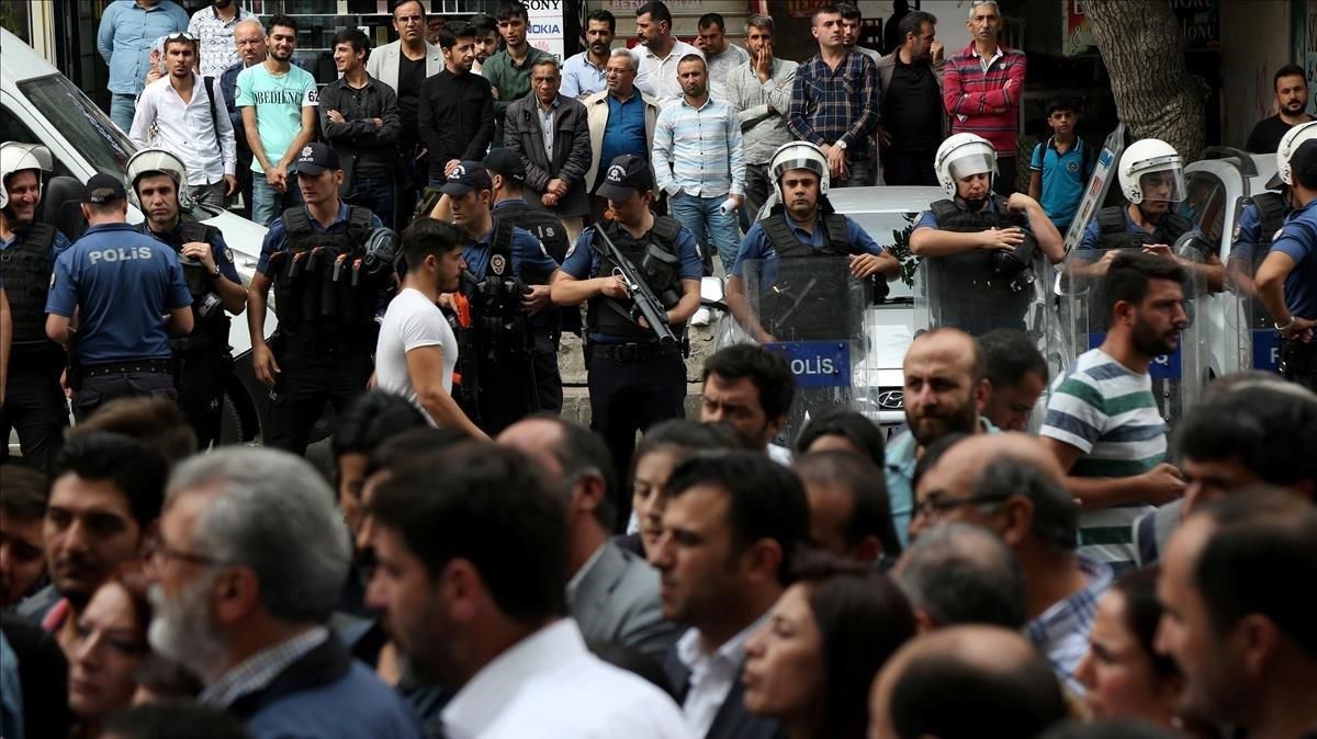 Manifestación en contra de la detención de políticos kurdos en Diyarbakir (Turquía), en 2018. Manifestación en contra de la detención de políticos kurdos en Diyarbakir (Turquía), en 2018.