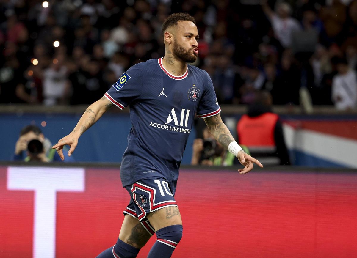 La Fiscalía pide 2 años de cárcel para Neymar y 5 para Rosell La Fiscalía pide 2 años de cárcel para Neymar y 5 para Rosell