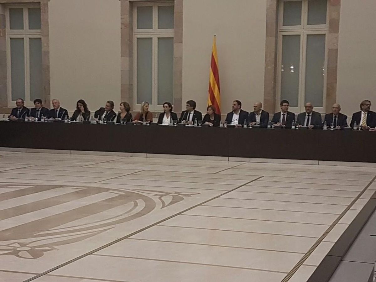 Cumbre por el referéndum en el Parlament. Cumbre por el referéndum en el Parlament.