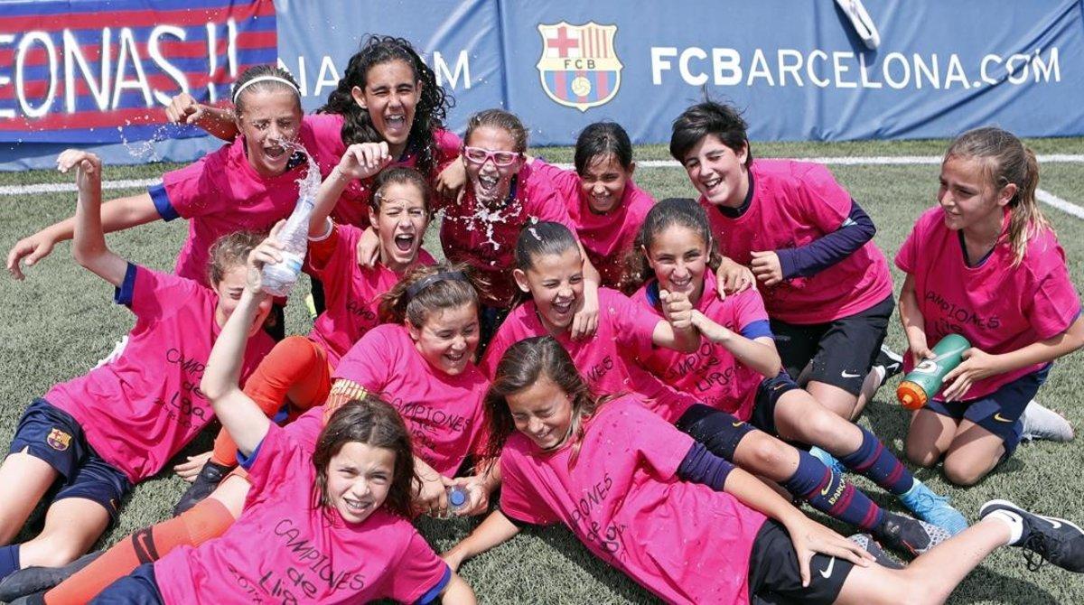 Las niñas del Barça Sub-12 femenino, el día que ganaron el campeonato de Catalunya. 