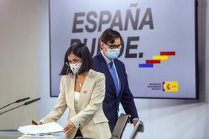 Los ministros de Política Territorial y Sanidad, Carolina Darias y Salvador Illa, este 4 de noviembre en la Moncloa tras la reunión del Consejo Interterritorial del Sistema Nacional de Salud (CISNS). 