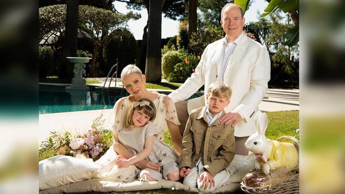 La princesa Charlene de Mónaco reaparece con un posado familiar.