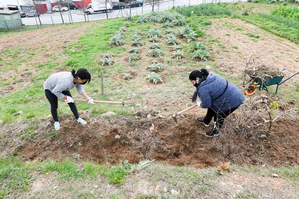Dos de las diez mujeres que participan en el nuevo curso Dos de las diez mujeres que participan en el nuevo curso