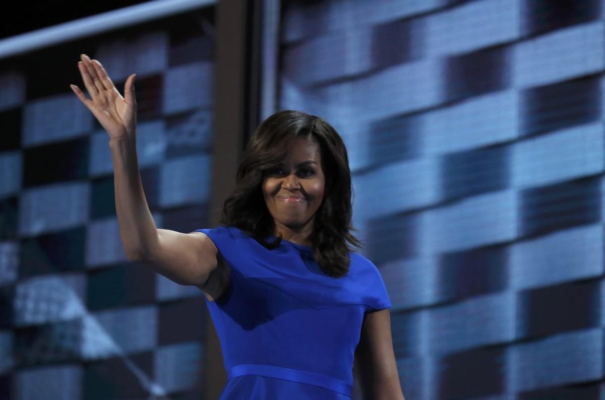 Michelle Obama saluda tras pronunciar su discurso en la convención demócrata. Michelle Obama saluda tras pronunciar su discurso en la convención demócrata.