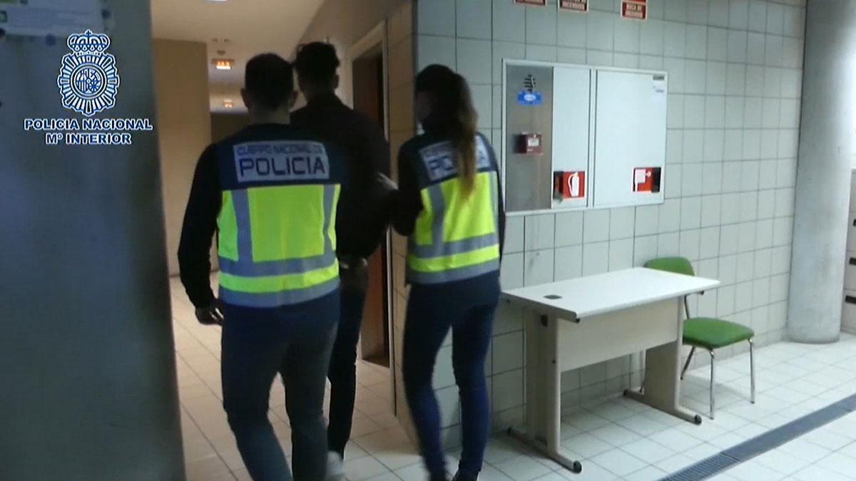 Detinguts tres falsos revisors de llum per robar i estafar gent gran a Madrid