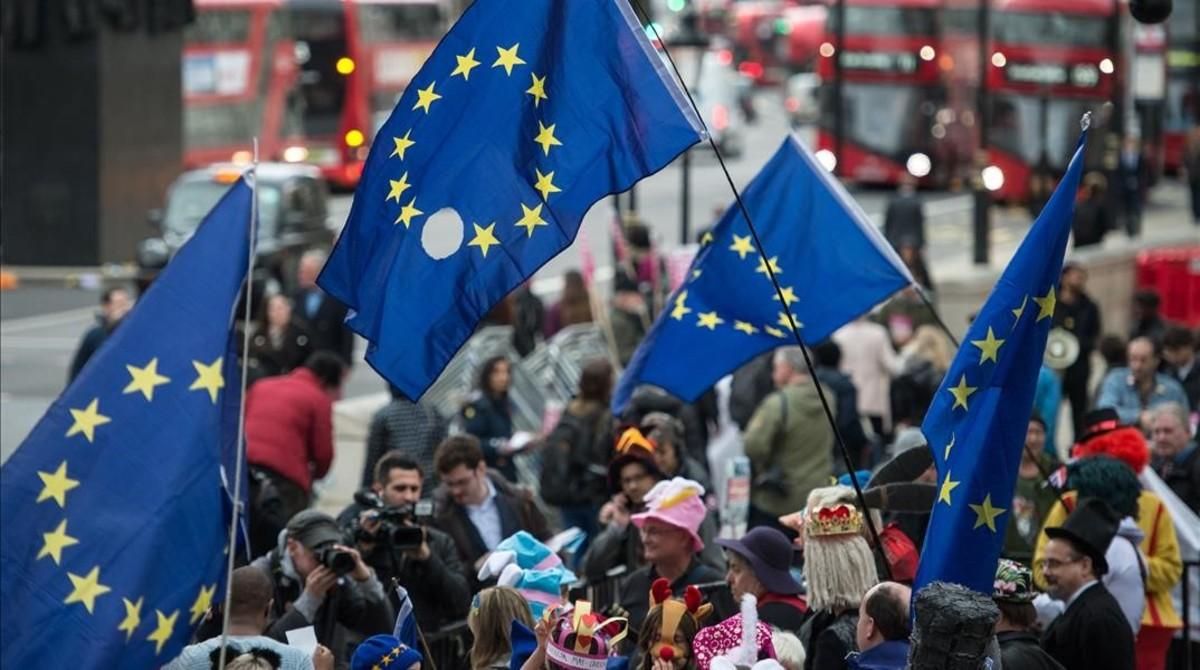 Manifestantes contrarios al ’brexit’ cerca de Downing Street, en Londres, el 29 de marzo. Manifestantes contrarios al ’brexit’ cerca de Downing Street, en Londres, el 29 de marzo.