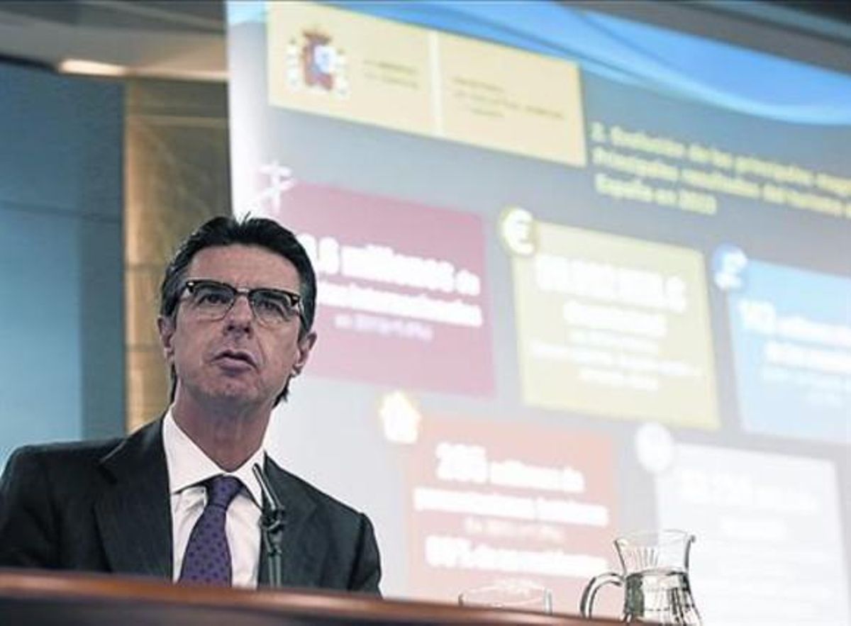 El ministro José Manuel Soria, en una rueda de prensa. El ministro José Manuel Soria, en una rueda de prensa.