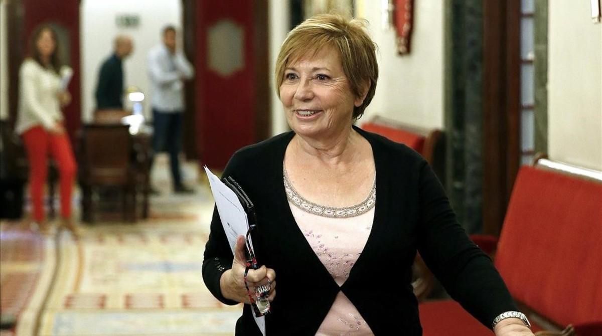 La vicepresidenta primera del Congreso, Celia Villalobos, este martes en los pasillos de la Cámara baja. La vicepresidenta primera del Congreso, Celia Villalobos, este martes en los pasillos de la Cámara baja.