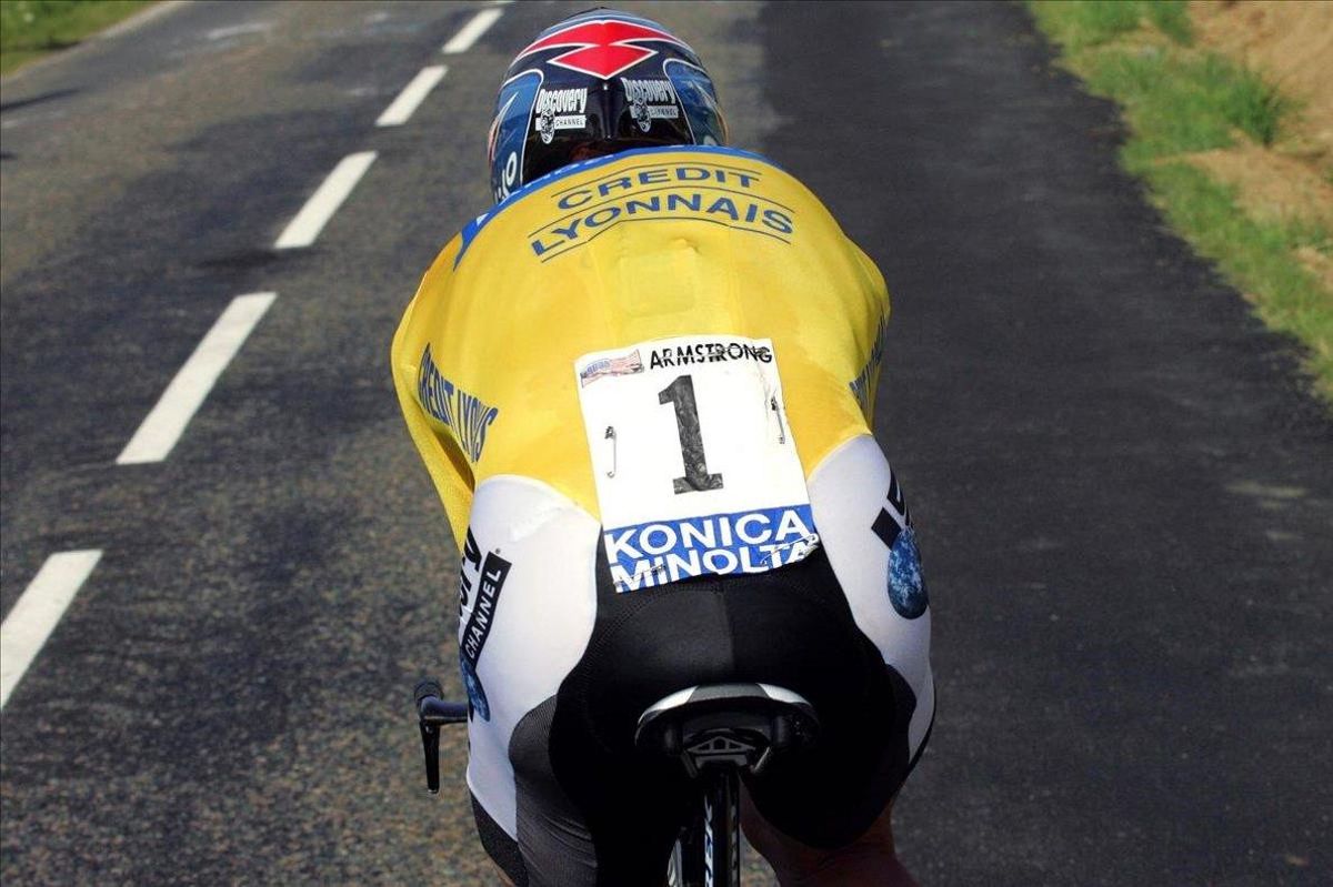 Una imagen de Armstrong, en acción, en una ccontrarreloj del Tour del 2005 Una imagen de Armstrong, en acción, en una ccontrarreloj del Tour del 2005