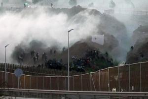 350 inmigrantes saltan la valla y llegan a Melilla.