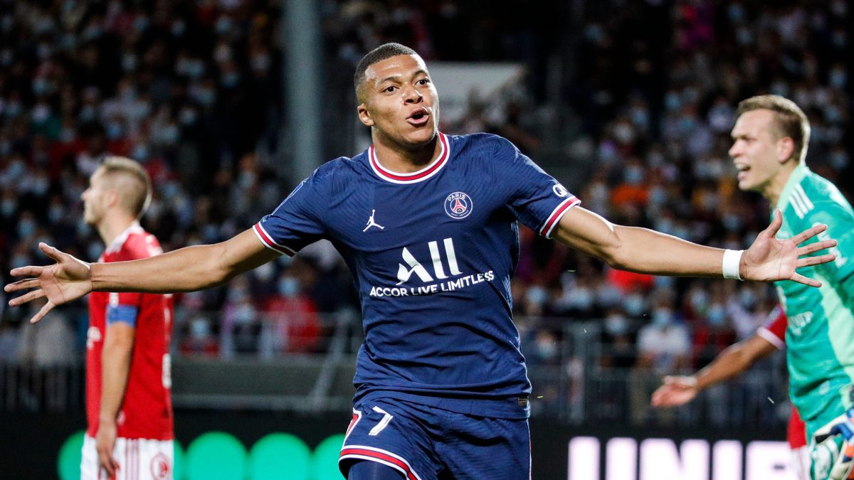 Mbappé festeja un gol que le marcó al Brest en la tercera jornada de la Liga francesa. Mbappé festeja un gol que le marcó al Brest en la tercera jornada de la Liga francesa.