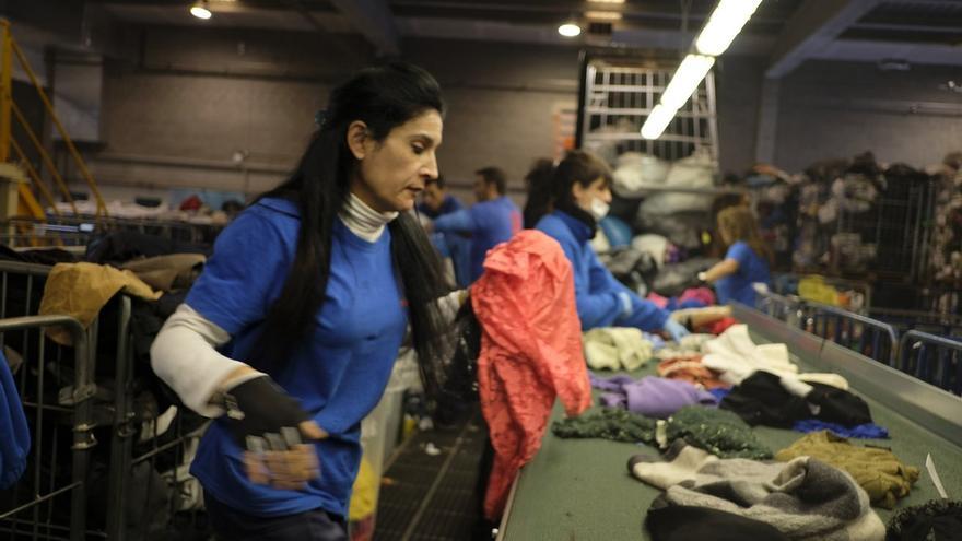 Reciclar ropa y generar empleo con la ropa usada