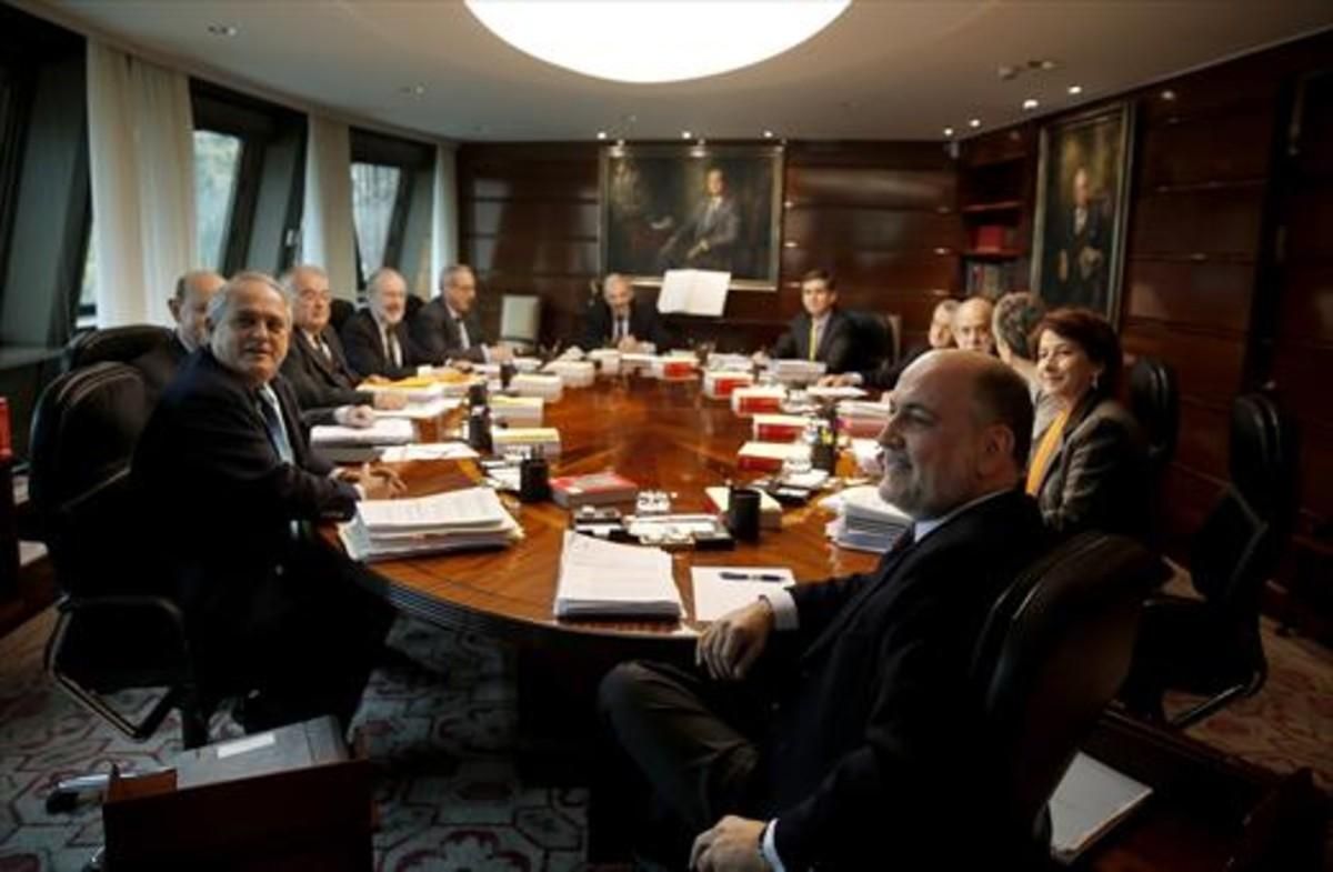 Los magistrados del Constitucional, antes de un pleno. Los magistrados del Constitucional, antes de un pleno.