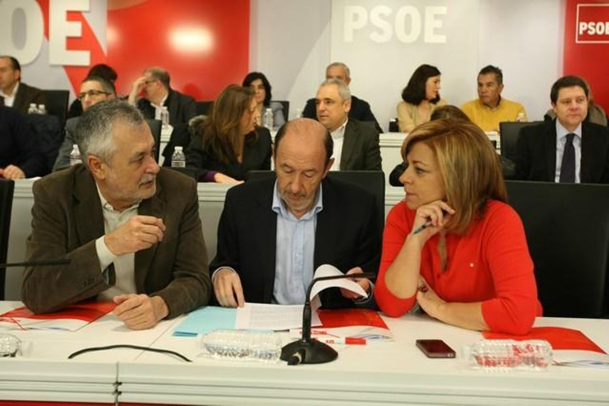 Griñán, Rubalcaba y Valenciano, al inicio del comité federal del PSOE en Madrid, hoy. Griñán, Rubalcaba y Valenciano, al inicio del comité federal del PSOE en Madrid, hoy.
