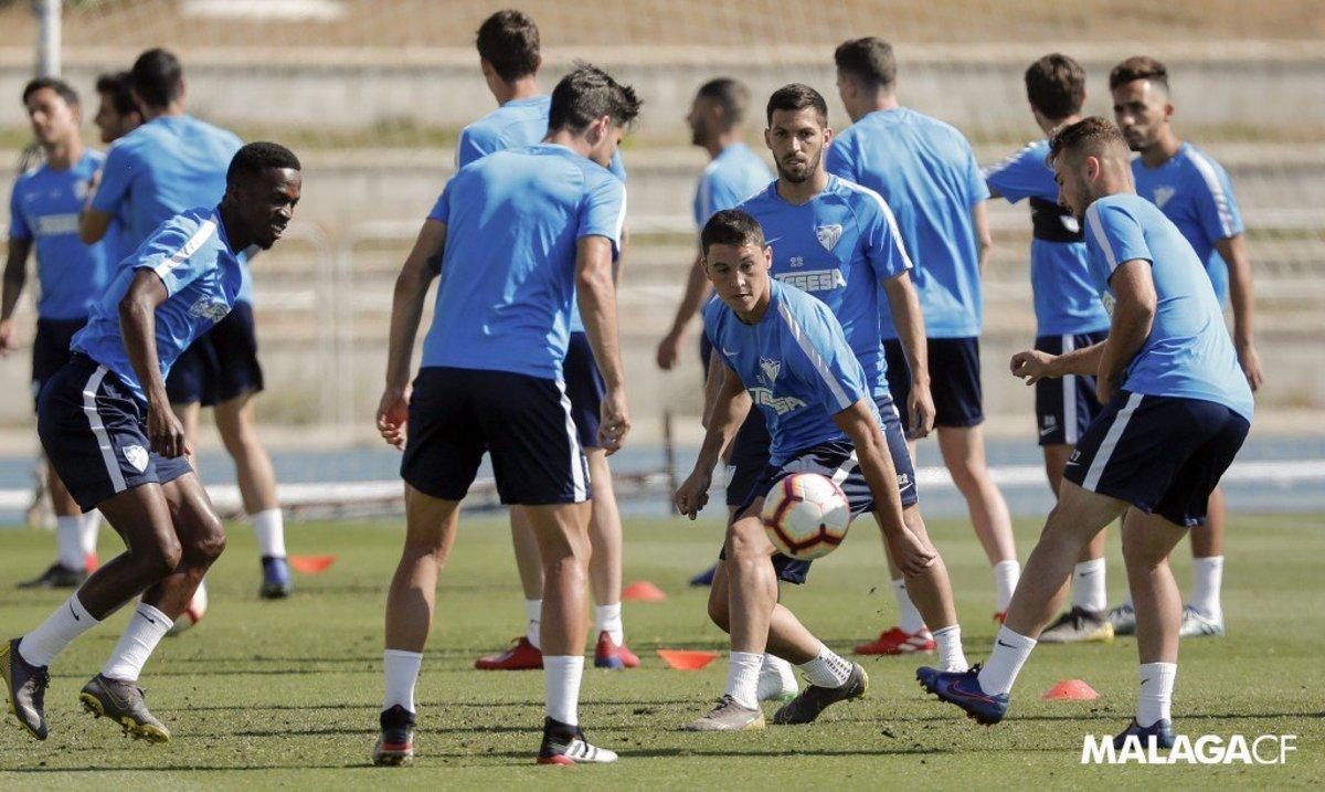Los jugadores del Málaga, en un entrenamiento.