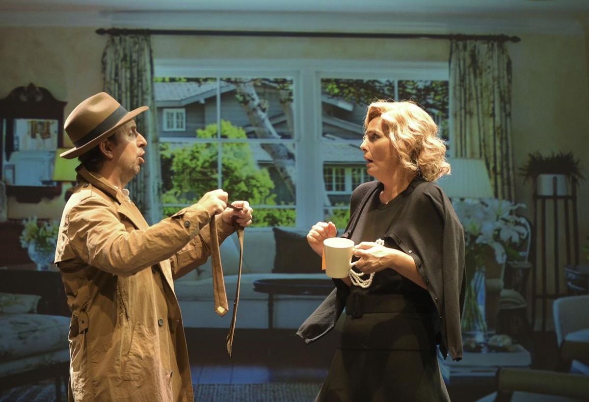 Los cómicos Jordi Ríos y Mònica Pérez, en una escena de la obra. Los cómicos Jordi Ríos y Mònica Pérez, en una escena de la obra.