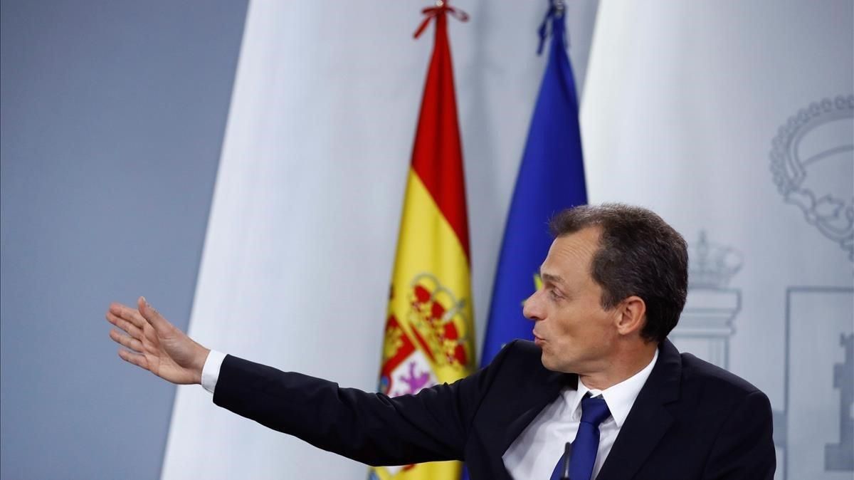 El ministro de Ciencia Innovación y Universidades, Pedro Duque, durante una rueda de prensa posterior al Consejo de Ministros. El ministro de Ciencia Innovación y Universidades, Pedro Duque, durante una rueda de prensa posterior al Consejo de Ministros.