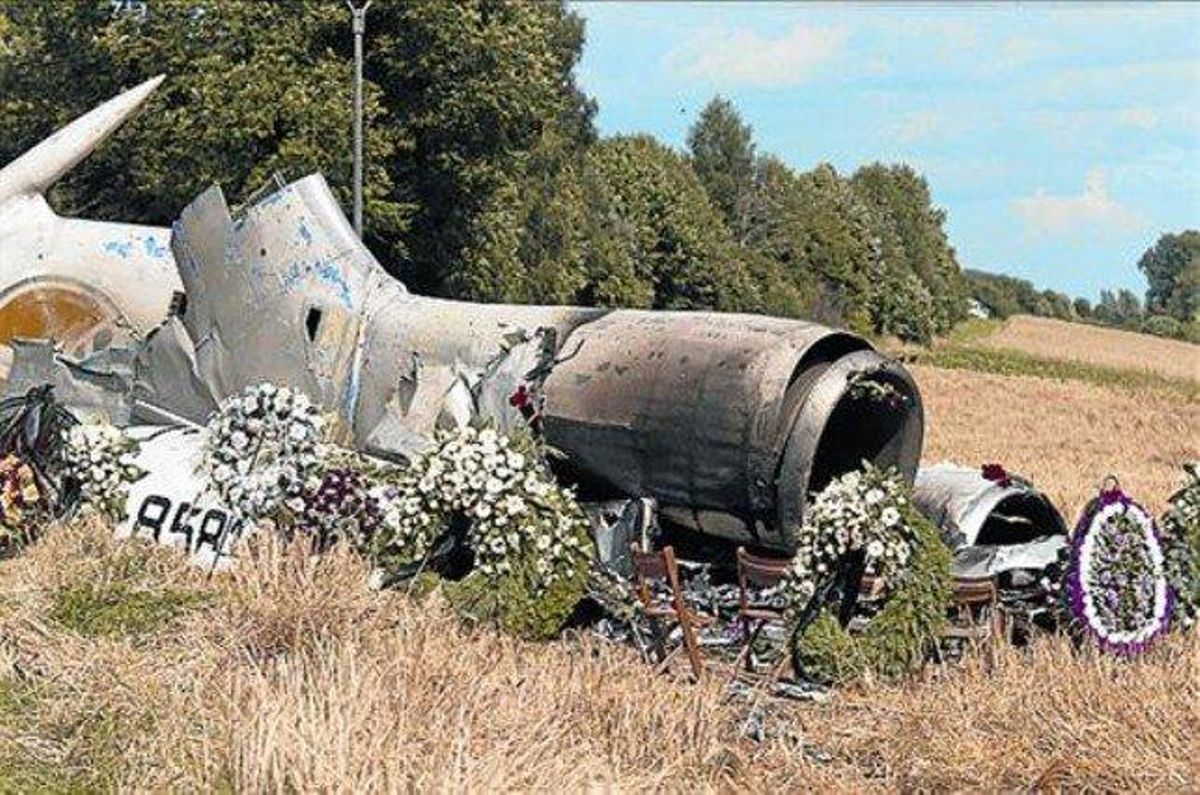 Alemania: restos del Tupolev en que viajaban 52 niños rusos. Alemania: restos del Tupolev en que viajaban 52 niños rusos.