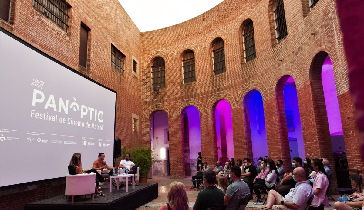 Charla durante el Festival Panòptic 2021. Charla durante el Festival Panòptic 2021.