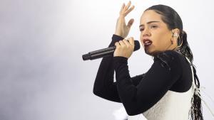 La cantante Rosalía durante su actuación en el festival Lollapalooza de Sao Paulo, Brasil, el pasado marzo.  