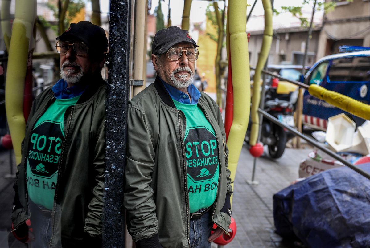 Ángel, en su barrio de toda la vida, en L’Hospitalet. Ángel, en su barrio de toda la vida, en L’Hospitalet.
