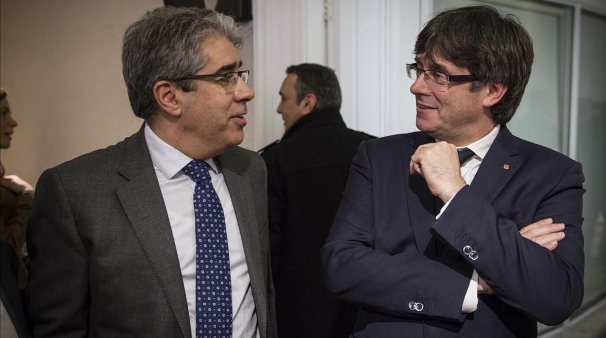 Francesc Homs, con Carles Puigdemont, el pasado abril.