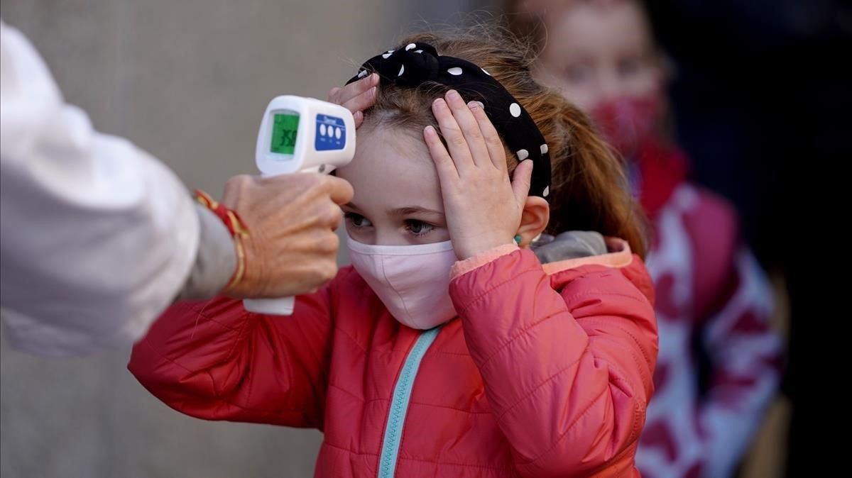 Unes 50 escoles estudiaran com actua el virus a les aules a Catalunya Unes 50 escoles estudiaran com actua el virus a les aules a Catalunya