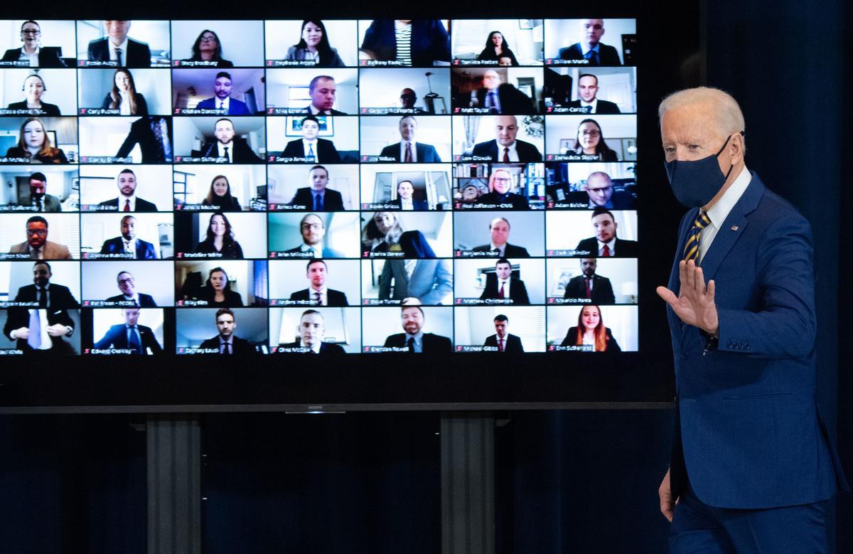 El presidente de EEUU, Joe Biden, tras pronunciar este jueves el discurso ante el personal del Departamento de Estado. El presidente de EEUU, Joe Biden, tras pronunciar este jueves el discurso ante el personal del Departamento de Estado.
