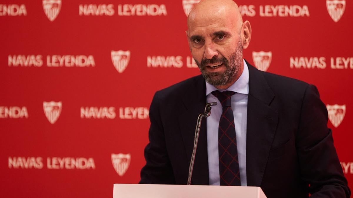¿Por qué se vulve a Monchi del Sevilla?  De la oferta millonaria del Aston Villa a la discusión con la directiva