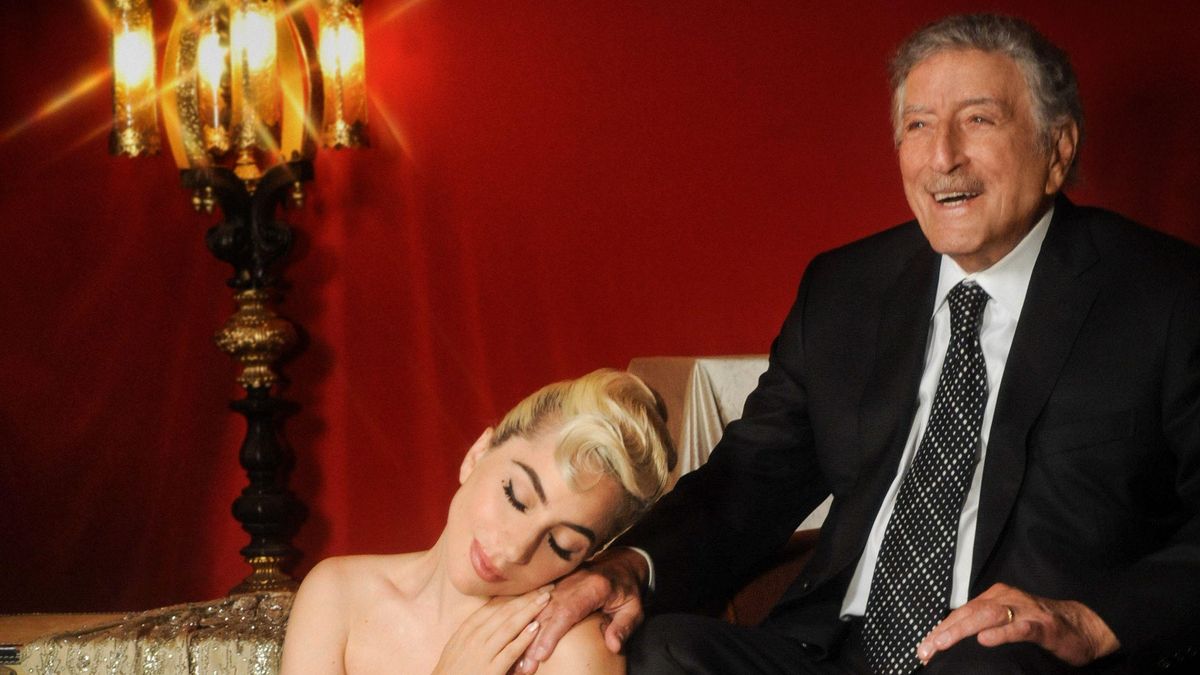 Lady Gaga y Tony Bennett en una imagen promocional. Lady Gaga y Tony Bennett en una imagen promocional.