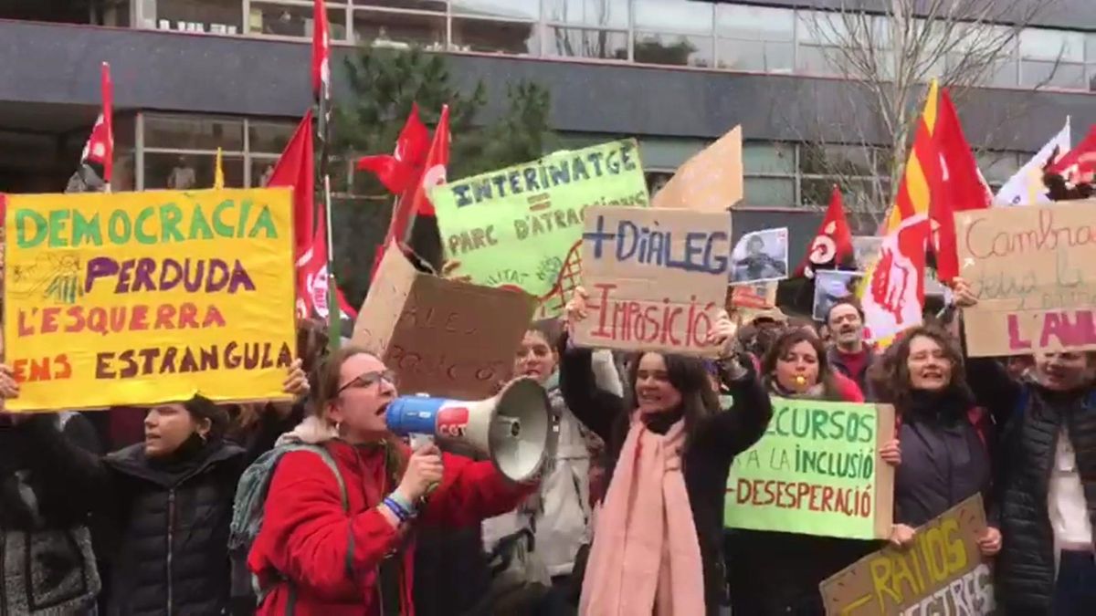 Educació ofereix als professors recuperar l’hora lectiva al gener si desconvoquen les vagues Educació ofereix als professors recuperar l’hora lectiva al gener si desconvoquen les vagues