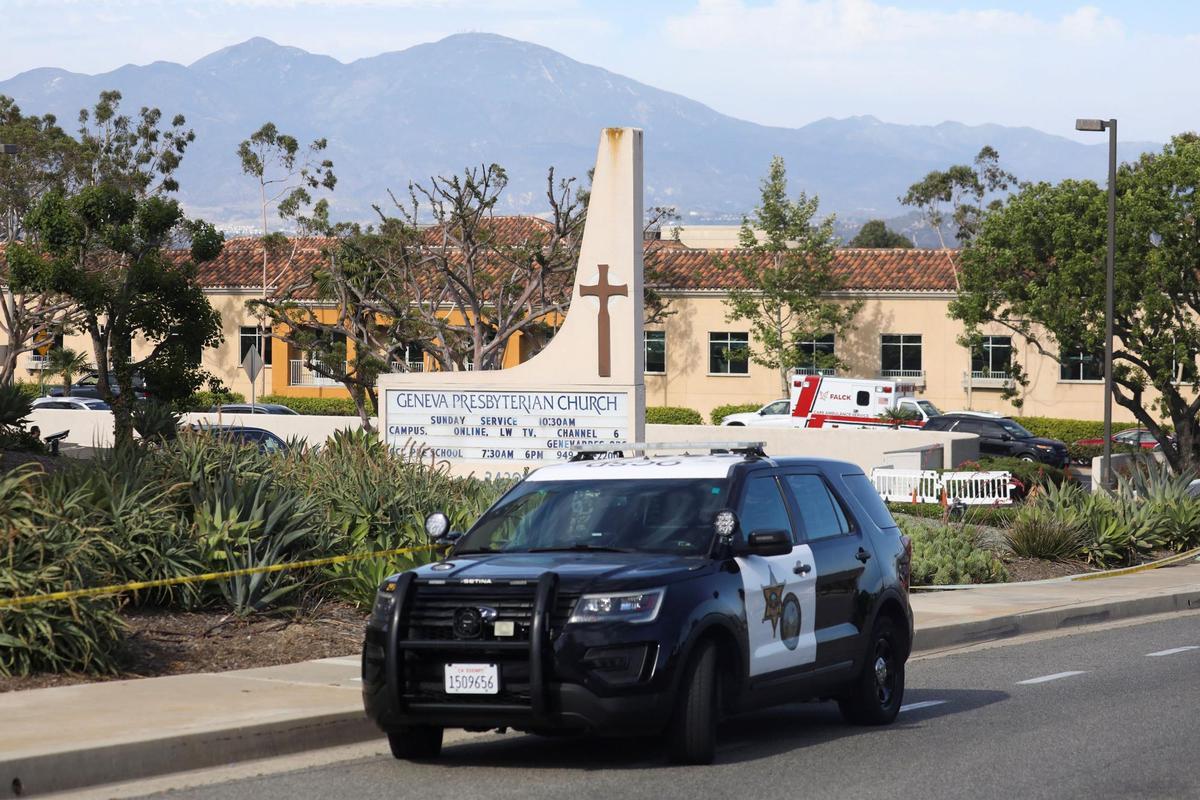Muere una persona en un tiroteo indiscriminado en una iglesia en California.