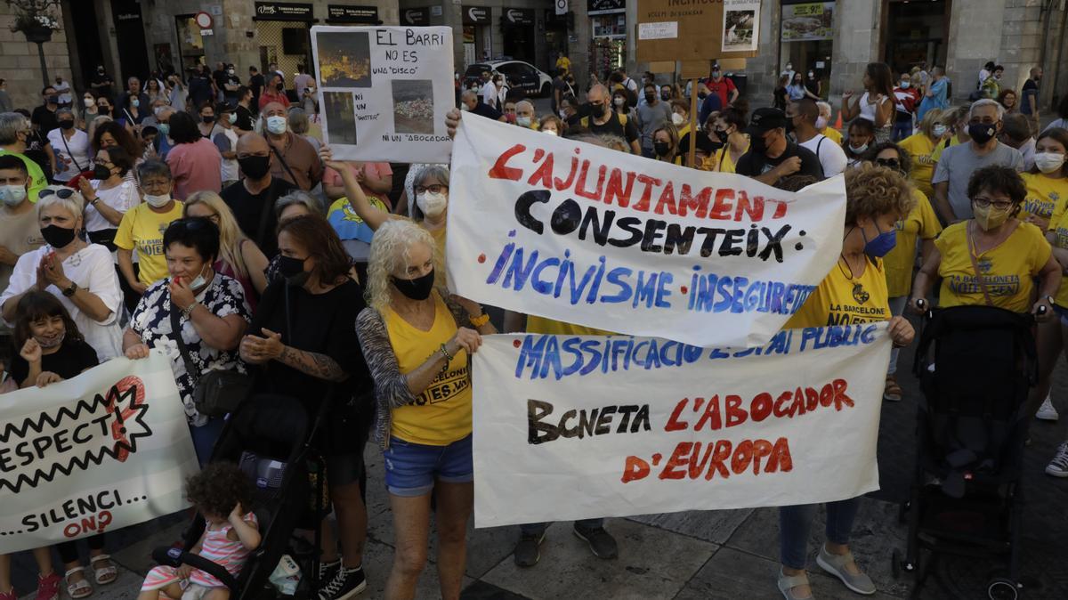 Protesta de los vecinos de Ciutat Vella por el derecho al descanso, este verano. Protesta de los vecinos de Ciutat Vella por el derecho al descanso, este verano.