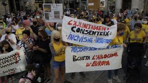Protesta de los vecinos de Ciutat Vella por el derecho al descanso, este verano. 