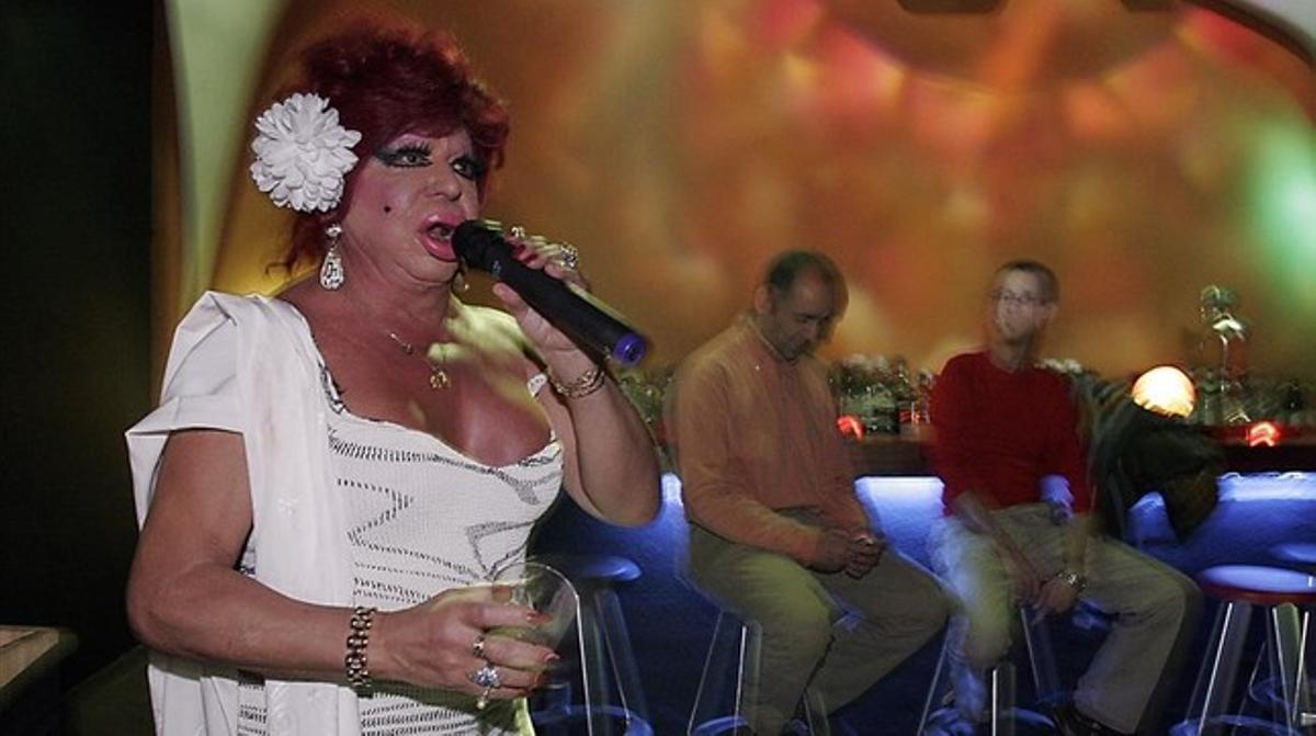 Carmen de Mairena, actuando en el Club 7, en el 2006.
