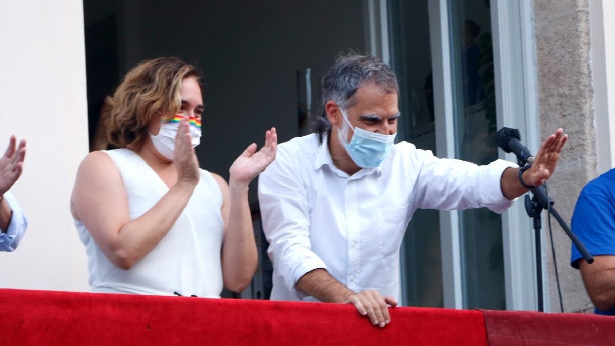 Ada Colau y Jordi Cuixart antes del pregón de la fiesta mayor de Gràcia, en agosto. Ada Colau y Jordi Cuixart antes del pregón de la fiesta mayor de Gràcia, en agosto.