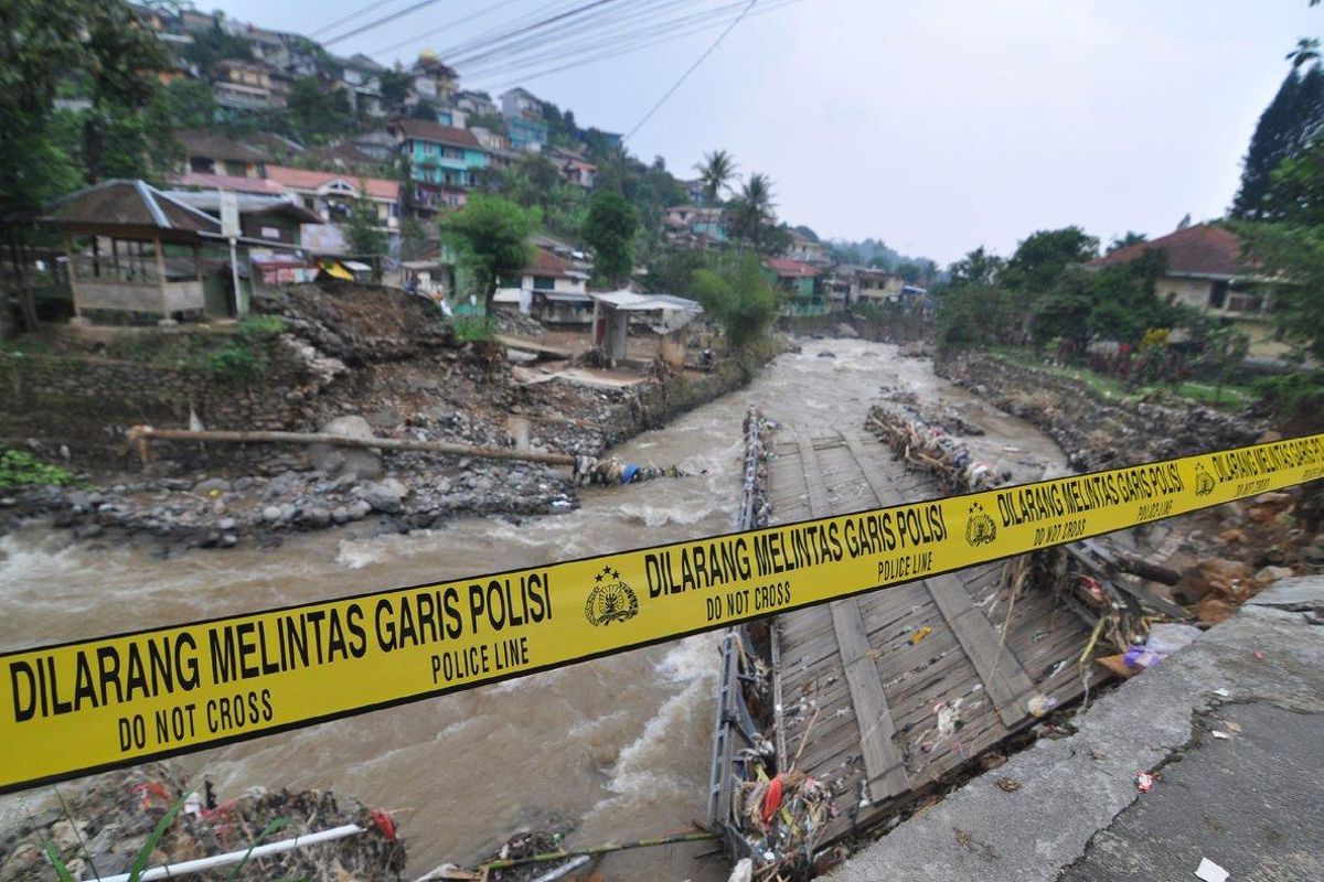 Las lluvias torrenciales de los días previos anegaron de forma extendida nueve municipios y ciudades de Bengkulu. Las lluvias torrenciales de los días previos anegaron de forma extendida nueve municipios y ciudades de Bengkulu.