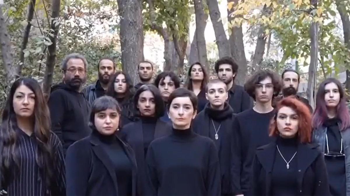 Captura de pantalla del vídeo que muestra la reunión de actrices sin velo en Irán.