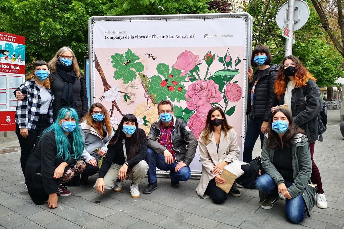 El concejal de Medio Ambiente, Transición Ecológica y Bienestar Animal, con algunas de las ilustradoras del colectivo CIRC El concejal de Medio Ambiente, Transición Ecológica y Bienestar Animal, con algunas de las ilustradoras del colectivo CIRC