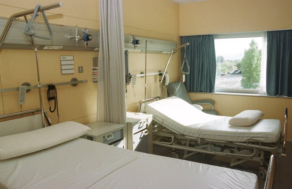 Camas vacías en un hospital. Camas vacías en un hospital.