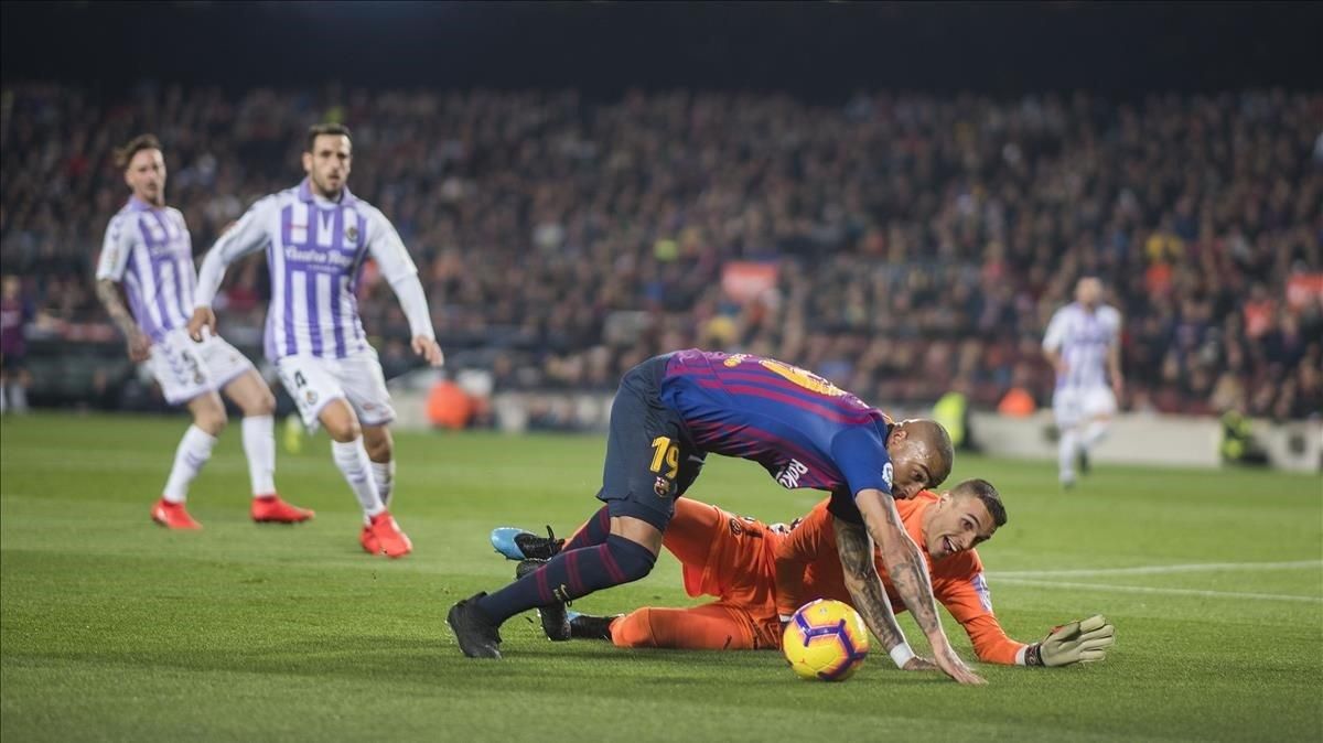 Mano a mano de Jordi Masip y Boateng en el Barça-Valladolid. Mano a mano de Jordi Masip y Boateng en el Barça-Valladolid.